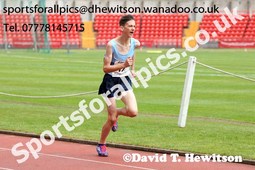 Boys under-13s 1500 metres, North Eastern Champs, Gateshead Stadium. Photo: David T. Hewitson/Sports for All Pics